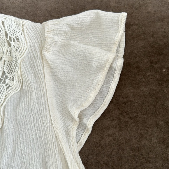 Zara crocheted top with peplum waist & flutter cap sleeves. Color- cream size- M - Picture 4 of 6